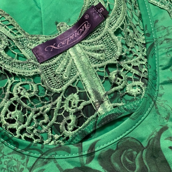 Rose tank top - Picture 8 of 8